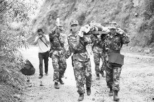 余震照片,震撼照片揭示地震后的惊心动魄