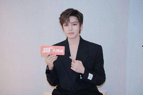 侯明昊撒娇表情包,萌态尽显，网友直呼“甜到心里”