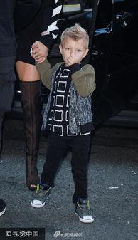 长靴女踩人娱乐,网络恶搞的边界与反思