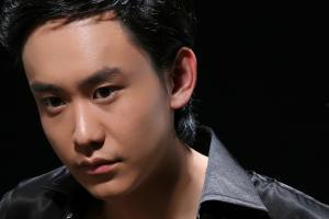 钧 演员,演艺界璀璨新星，演绎人生百态